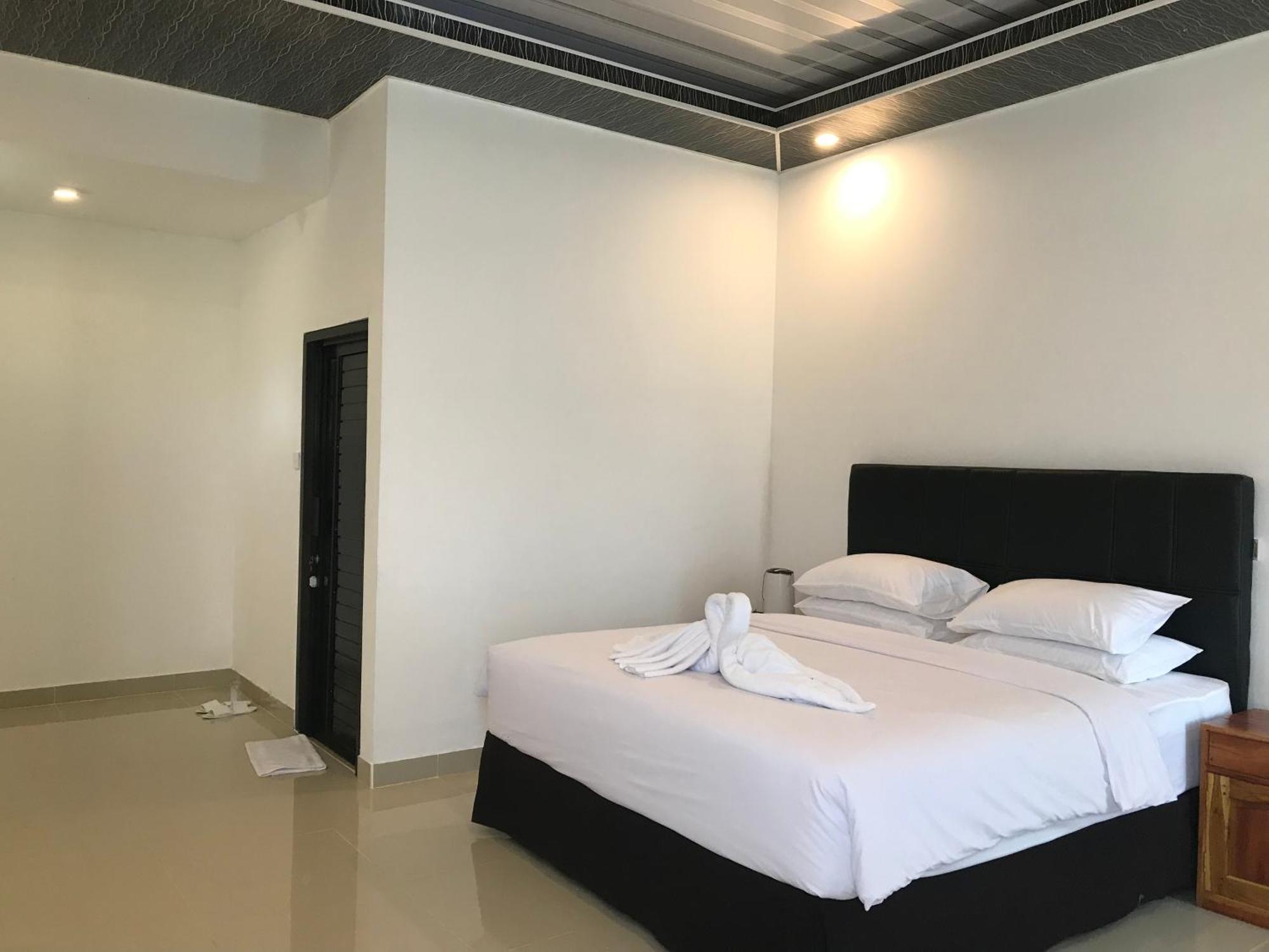 Pohon Purba Resort & Restaurant Labuhan Pandan Ngoại thất bức ảnh