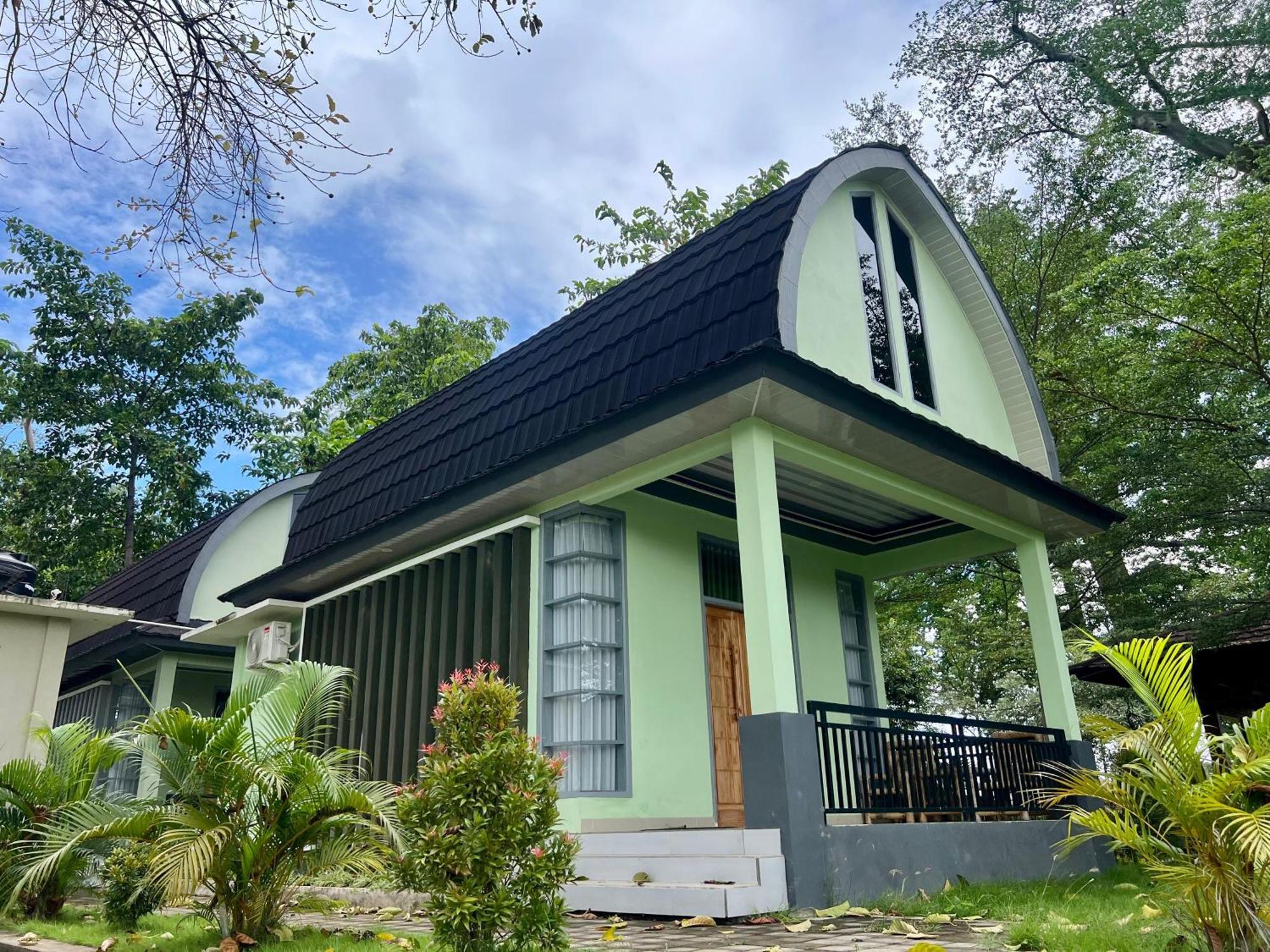 Pohon Purba Resort & Restaurant Labuhan Pandan Ngoại thất bức ảnh