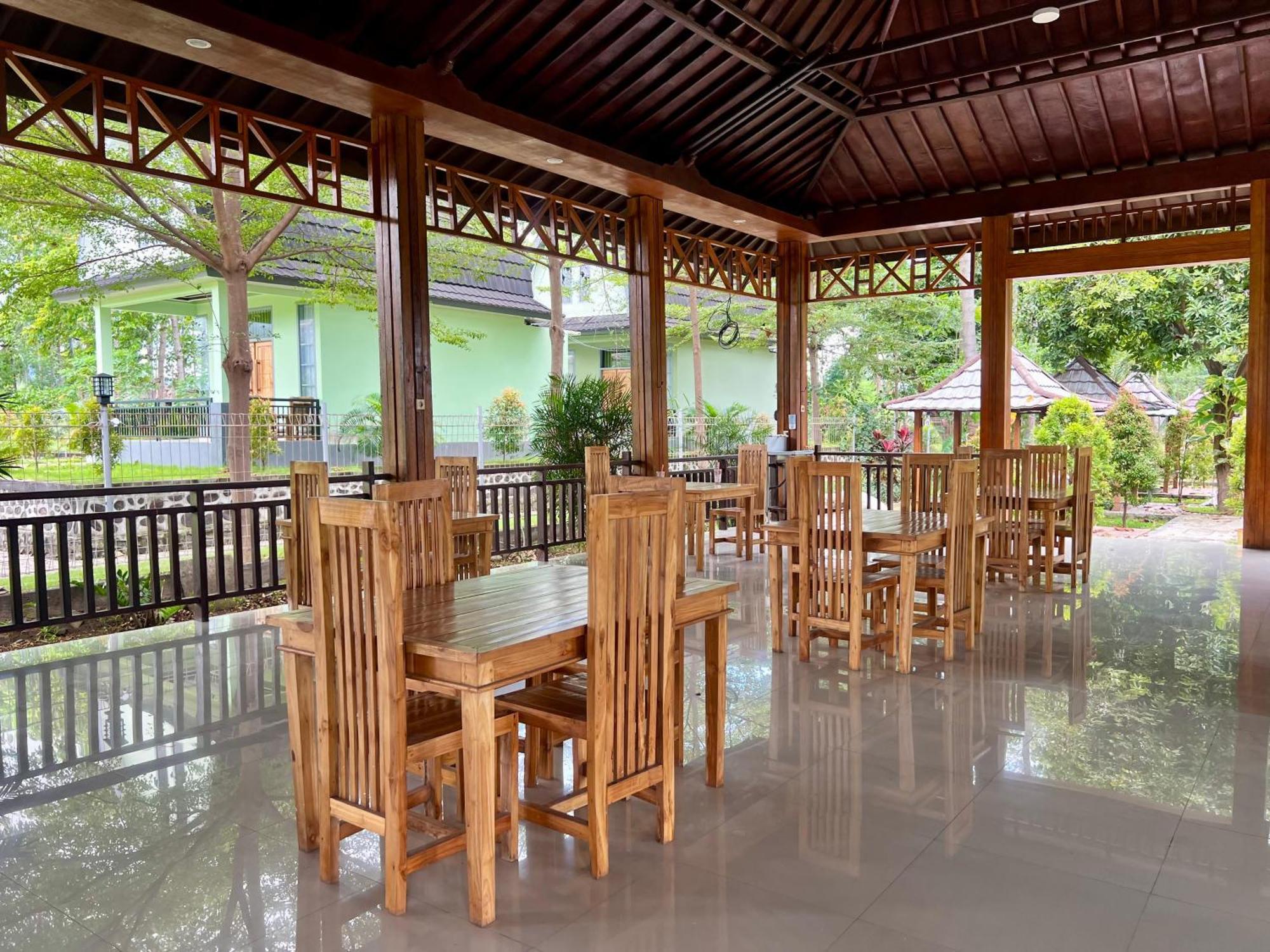 Pohon Purba Resort & Restaurant Labuhan Pandan Ngoại thất bức ảnh